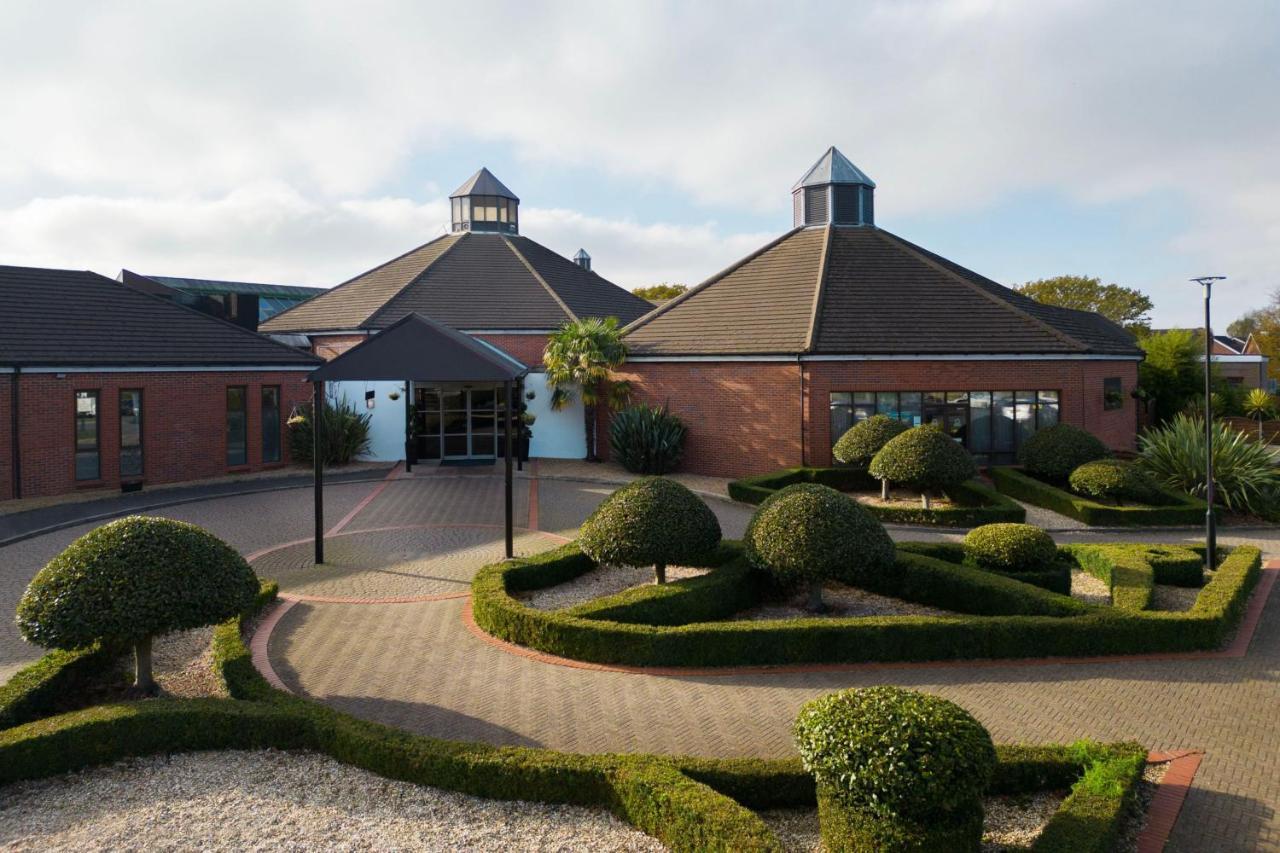 Delta Hotels By Marriott Waltham Abbey Eksteriør billede