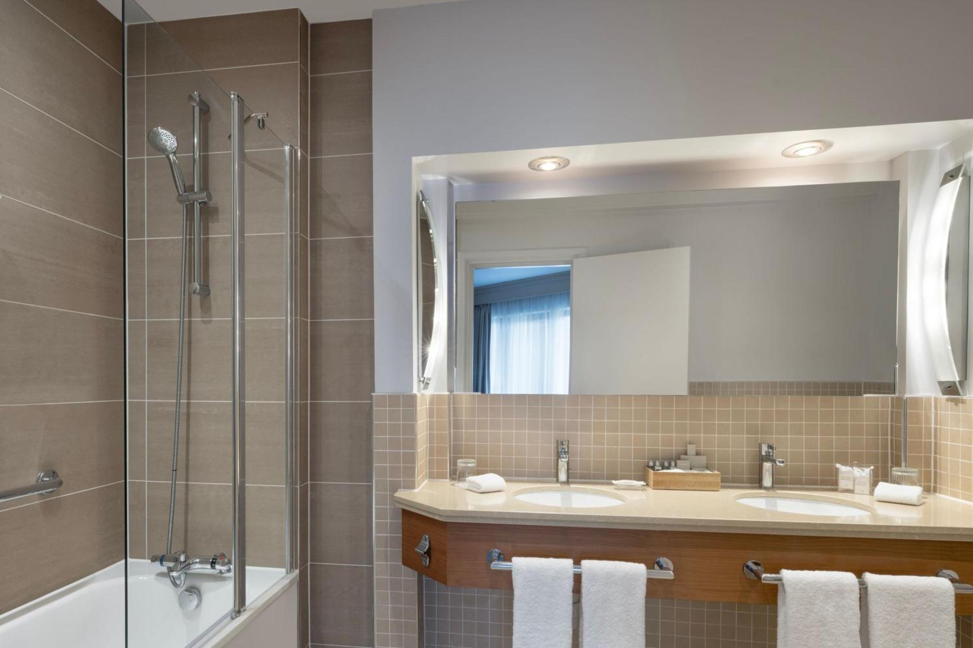 Delta Hotels By Marriott Waltham Abbey Eksteriør billede