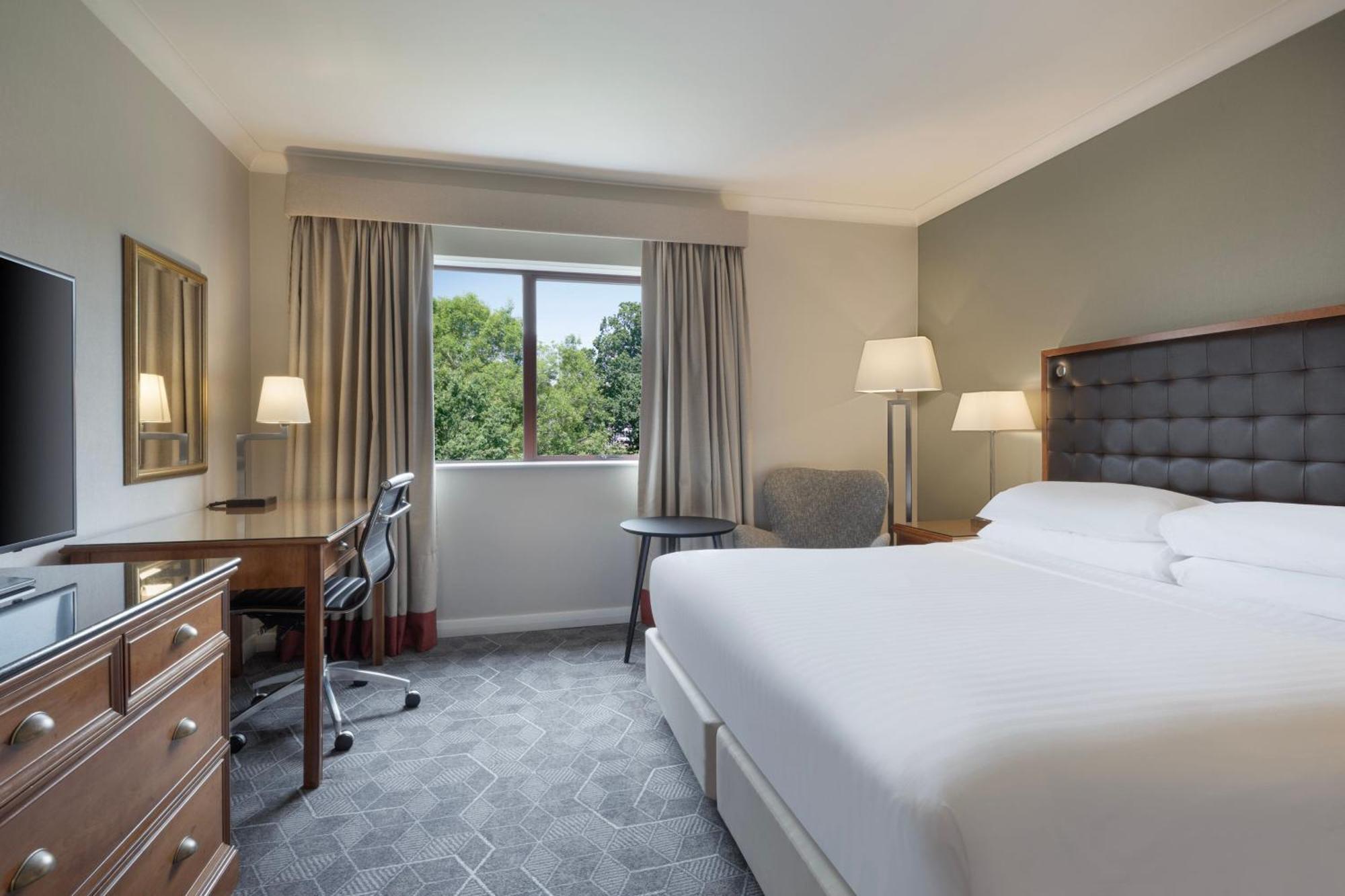 Delta Hotels By Marriott Waltham Abbey Eksteriør billede