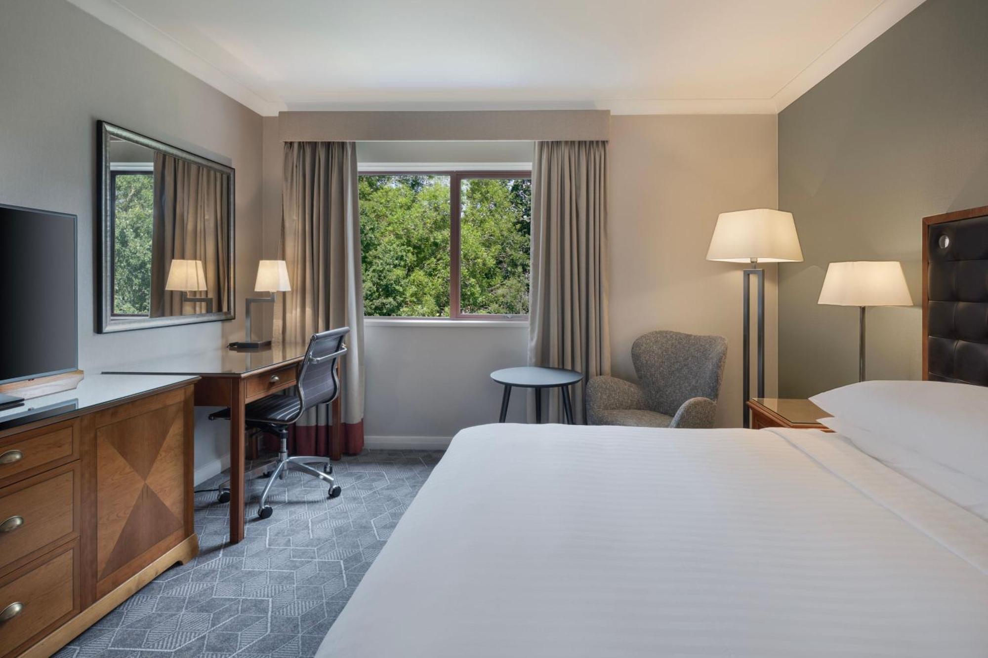 Delta Hotels By Marriott Waltham Abbey Eksteriør billede