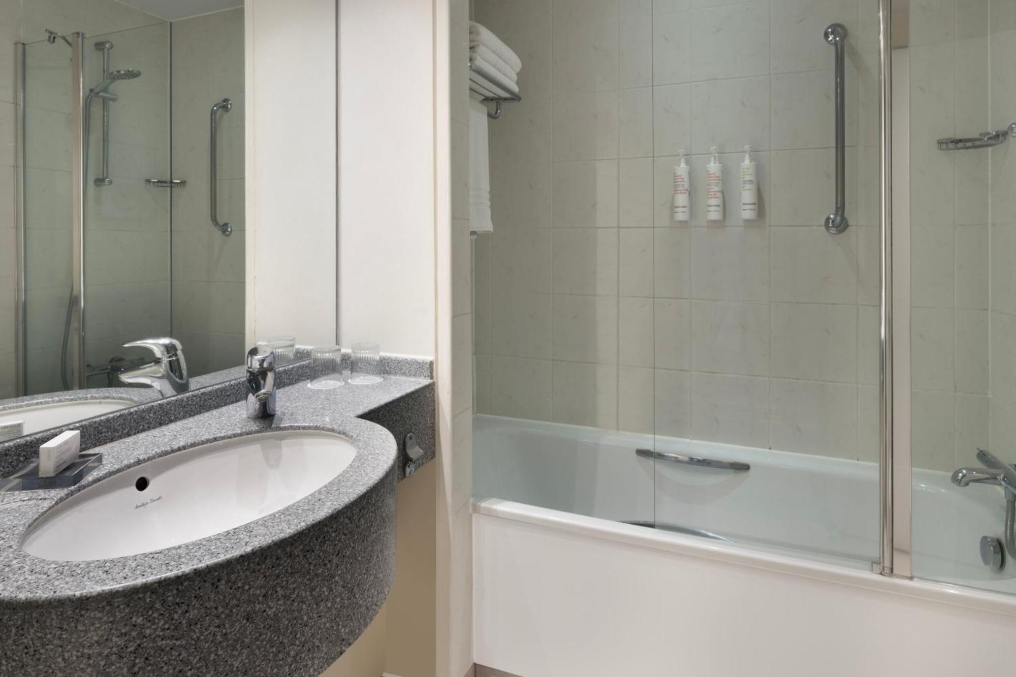 Delta Hotels By Marriott Waltham Abbey Eksteriør billede