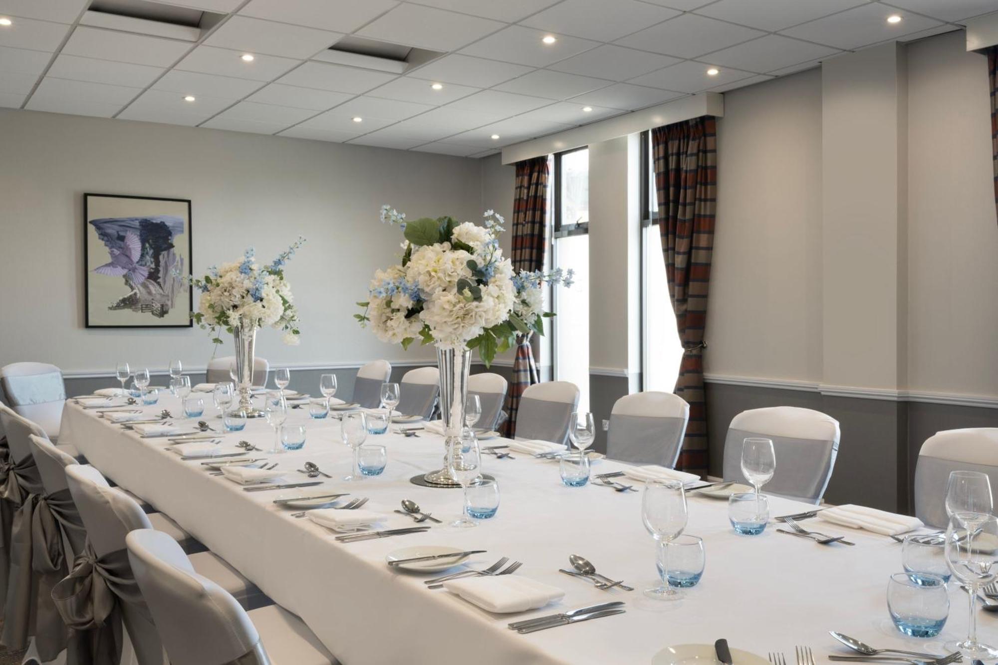 Delta Hotels By Marriott Waltham Abbey Eksteriør billede