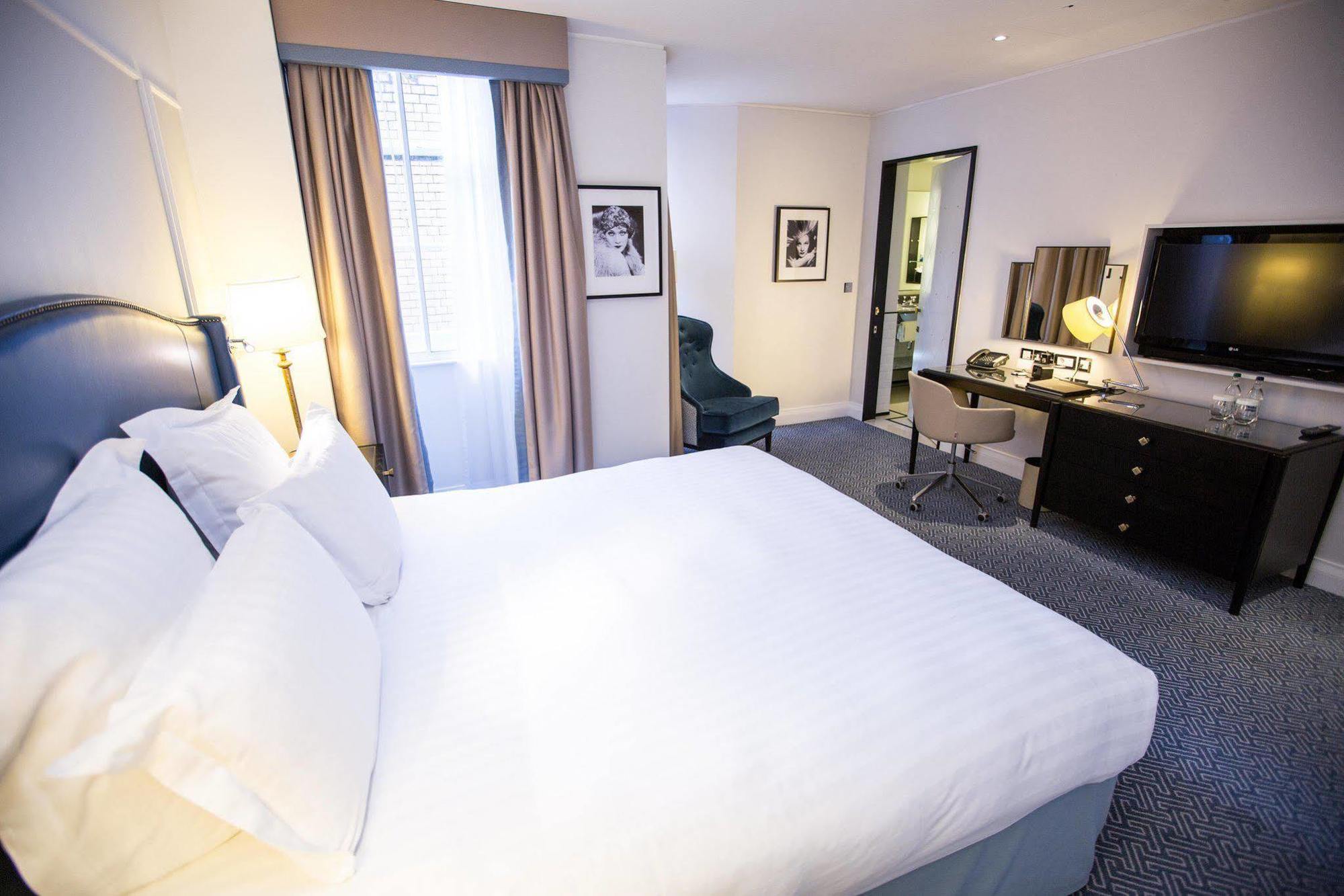 Delta Hotels By Marriott Waltham Abbey Eksteriør billede