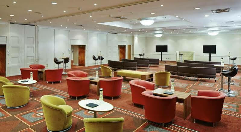 Delta Hotels By Marriott Waltham Abbey Eksteriør billede