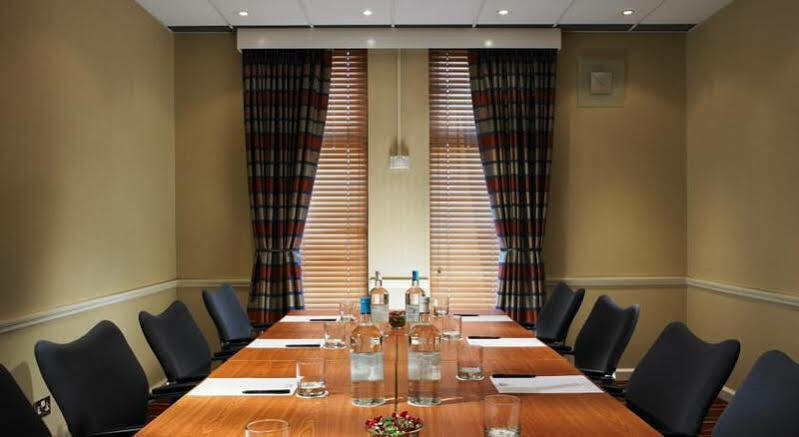 Delta Hotels By Marriott Waltham Abbey Eksteriør billede